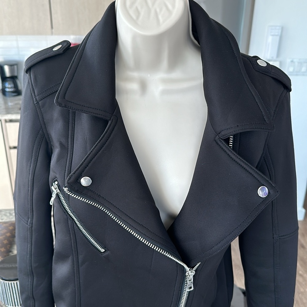 Woman’s jacket - Picture 2 of 6